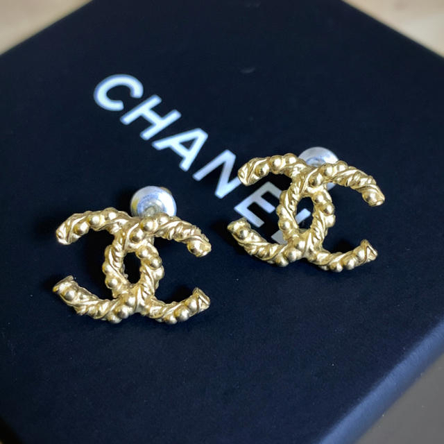 CHANEL - シャネル ロゴ ピアス ゴールドの通販 by ︎♦︎ yCtShop♦︎ ｜シャネルならラクマ