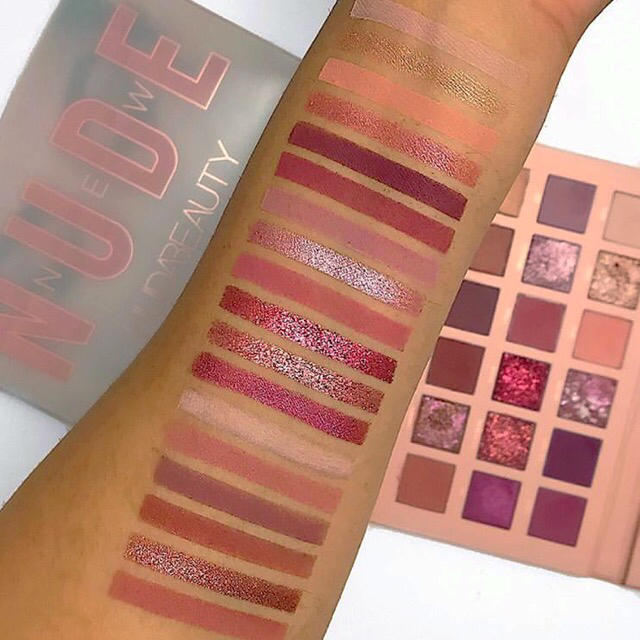 Sephora(セフォラ)のHUDA BEAUTY THE NEW NUDE18色アイシャドウパレット💗 コスメ/美容のベースメイク/化粧品(アイシャドウ)の商品写真