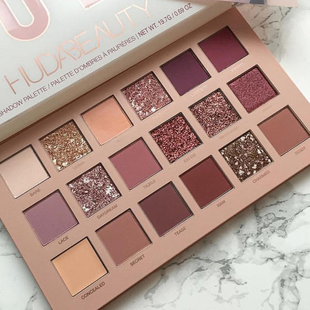 Sephora(セフォラ)のHUDA BEAUTY THE NEW NUDE18色アイシャドウパレット💗 コスメ/美容のベースメイク/化粧品(アイシャドウ)の商品写真