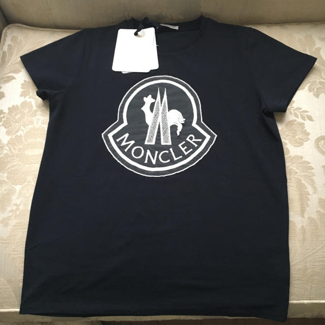 正規品・美品MONCLER　Tシャツ　デカロゴ　UネックTシャツ　黒