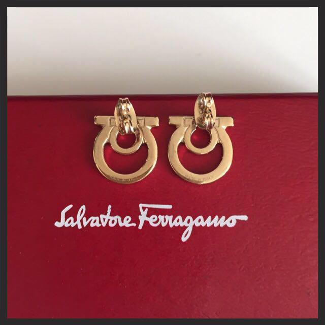 Ferragamo(フェラガモ)の❤︎ フェラガモ ピアス  ❤︎ レディースのアクセサリー(ピアス)の商品写真