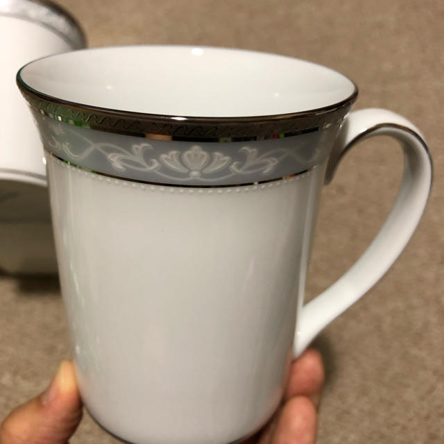 Noritake(ノリタケ)の ノリタケ  マグカップ 新品 白×シルバー×ライトブルー マグカップ×2 キッズ/ベビー/マタニティの授乳/お食事用品(マグカップ)の商品写真