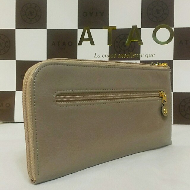 ATAO(アタオ)の《美品》アタオ　リモエナメル　グレージュ　スゥエードタイプ　(本体のみ) レディースのファッション小物(財布)の商品写真