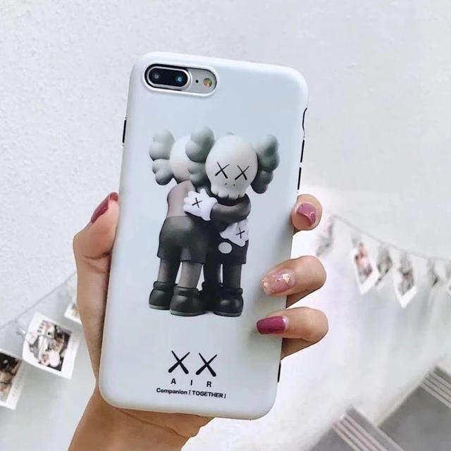 新品★オシャレ♪KAWS iPhoneXRケース☆マットホワイトの通販 by ピーちゃん｜ラクマ