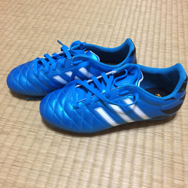 adidas(アディダス)のサッカースパイク キッズ/ベビー/マタニティのキッズ靴/シューズ(15cm~)(その他)の商品写真