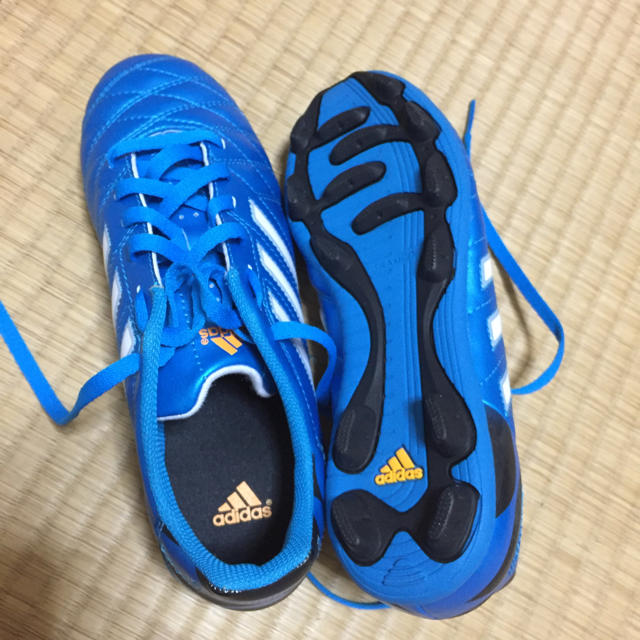 adidas(アディダス)のサッカースパイク キッズ/ベビー/マタニティのキッズ靴/シューズ(15cm~)(その他)の商品写真