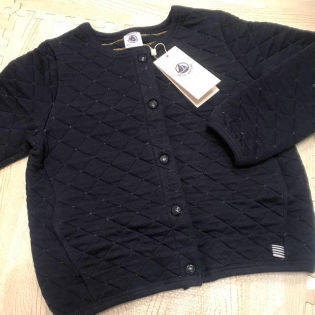 PETIT BATEAU(プチバトー)のプチバトー 18AW チュビックキルティングカーディガン 6ans 新品 キッズ/ベビー/マタニティのキッズ服女の子用(90cm~)(カーディガン)の商品写真