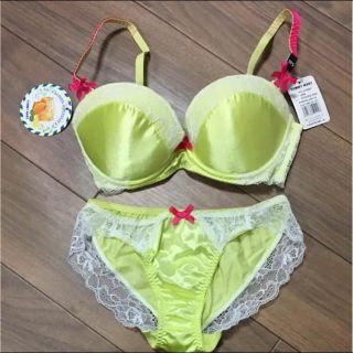 ピーチジョン(PEACH JOHN)の未使用新品♡YUMMY MART ブラ＆ショーツ(ブラ&ショーツセット)