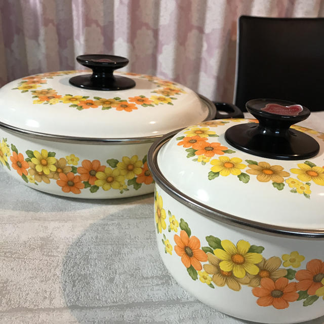 Noritake(ノリタケ)の昭和ママさん様専用☆レトロ Noritake ホーロー鍋 オレンジ花 両手鍋 インテリア/住まい/日用品のキッチン/食器(鍋/フライパン)の商品写真