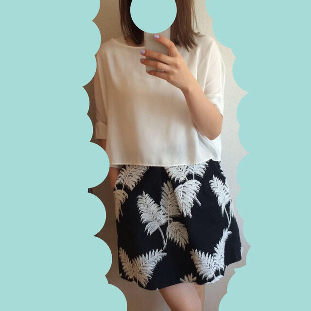 TOMORROWLAND(トゥモローランド)のMACPHEEリーフプリントスカート レディースのスカート(ミニスカート)の商品写真