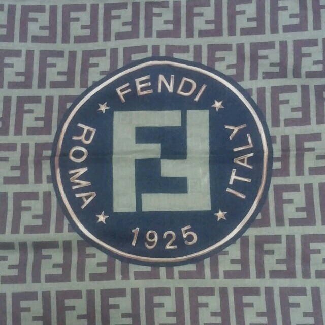 FENDI(フェンディ)のFENDI 大判ハンカチ レディースのファッション小物(ハンカチ)の商品写真