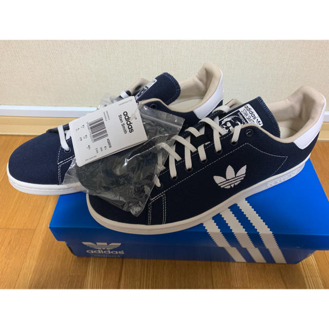 adidas スニーカー