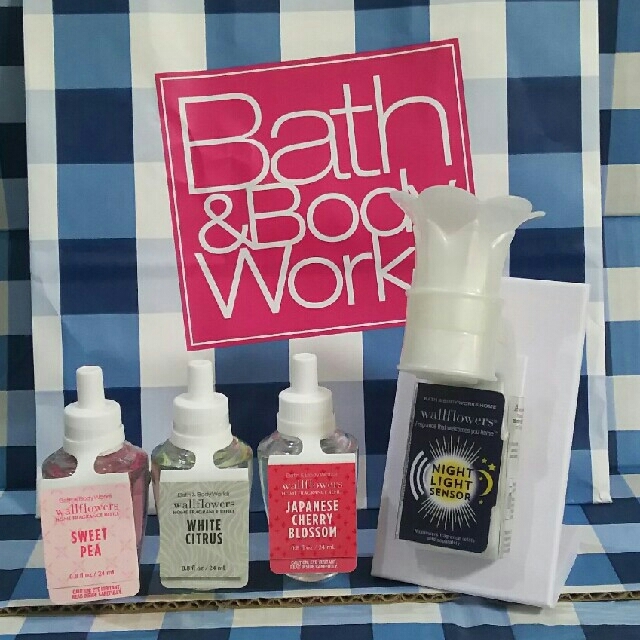 Bath & Body Works(バスアンドボディーワークス)のバスアンドボディワークス ウォールフラワー プラグ＆リフィル コスメ/美容のリラクゼーション(アロマポット/アロマランプ/芳香器)の商品写真