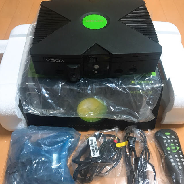 Xbox(エックスボックス)のXbox エンタメ/ホビーのゲームソフト/ゲーム機本体(家庭用ゲーム機本体)の商品写真