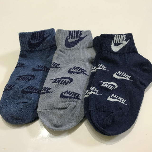 NIKE(ナイキ)の☆新品未使用 ナイキベビー靴下   キッズ/ベビー/マタニティのこども用ファッション小物(靴下/タイツ)の商品写真