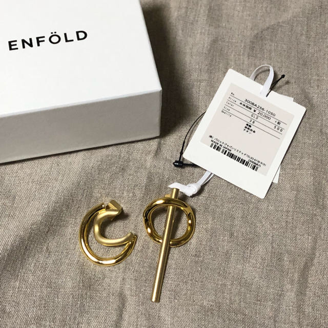 ENFOLD(エンフォルド)のENFOLD アシンメトリピアス レディースのアクセサリー(ピアス)の商品写真