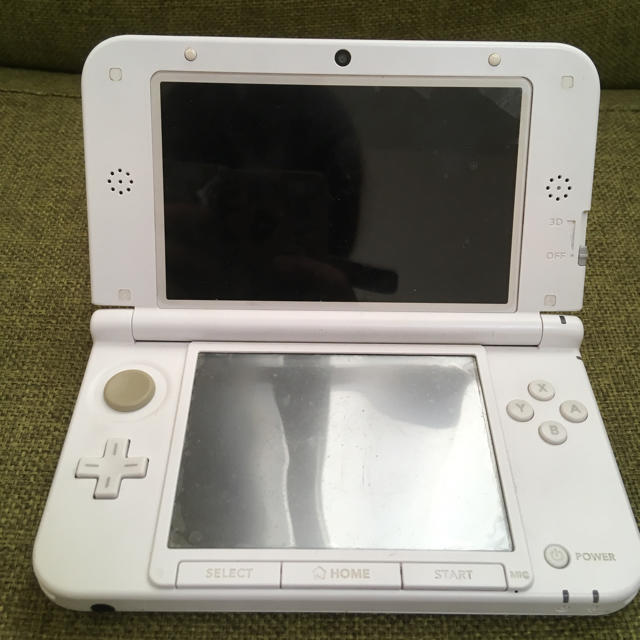 ニンテンドー3DS(ニンテンドー3DS)の3DSLL  ピンク×ホワイト エンタメ/ホビーのゲームソフト/ゲーム機本体(携帯用ゲーム機本体)の商品写真