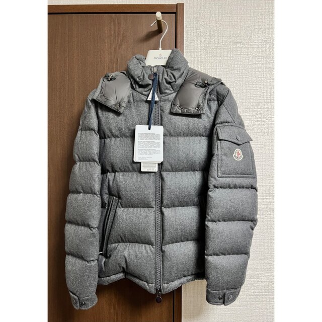 MONCLER(モンクレール)の値段相談可！モンクレール モンジュネーブル   グレー サイズ０ 新品 メンズのジャケット/アウター(ダウンジャケット)の商品写真