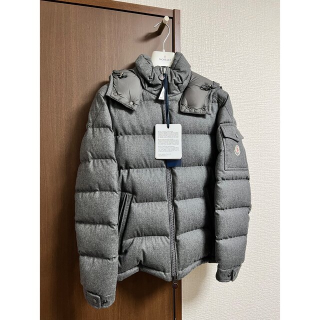 MONCLER(モンクレール)の値段相談可！モンクレール モンジュネーブル   グレー サイズ０ 新品 メンズのジャケット/アウター(ダウンジャケット)の商品写真