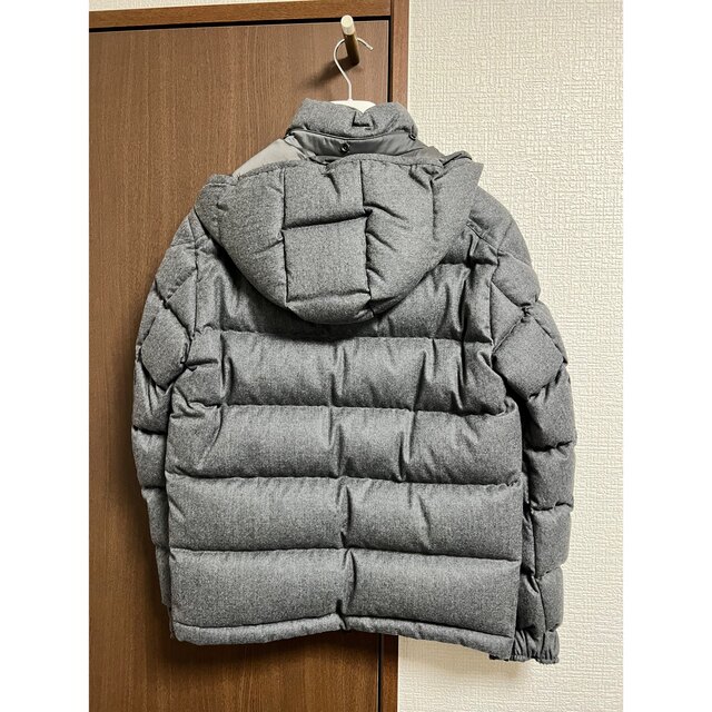 MONCLER(モンクレール)の値段相談可！モンクレール モンジュネーブル   グレー サイズ０ 新品 メンズのジャケット/アウター(ダウンジャケット)の商品写真