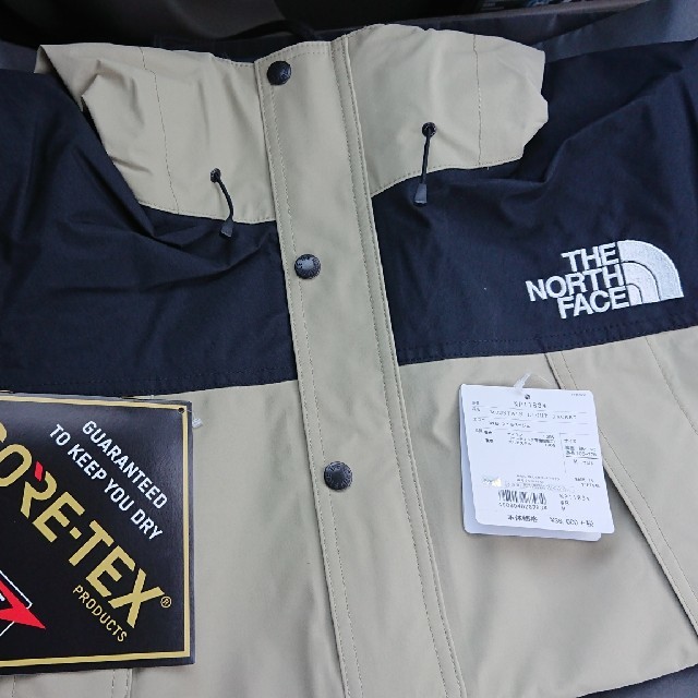 THE NORTH FACE(ザノースフェイス)のマウンテンライトジャケット Msize 19SS ツイルベージュ メンズのジャケット/アウター(マウンテンパーカー)の商品写真