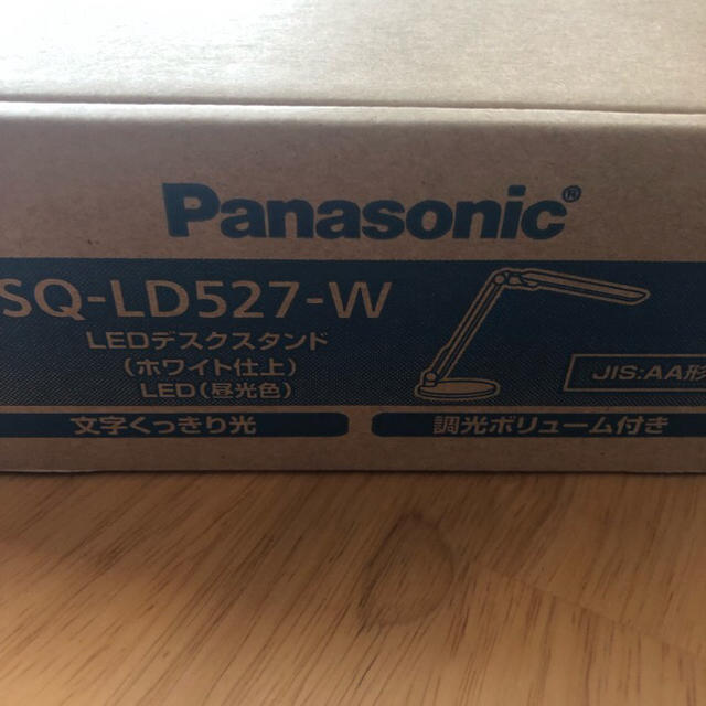 Panasonic(パナソニック)の新品 パナソニック SQ-LD527-W LEDデスクスタンド インテリア/住まい/日用品のライト/照明/LED(テーブルスタンド)の商品写真