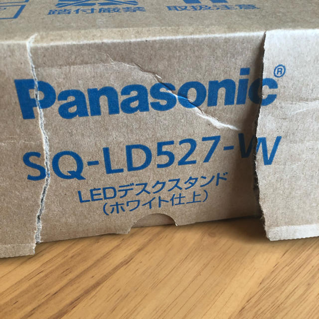 Panasonic(パナソニック)の新品 パナソニック SQ-LD527-W LEDデスクスタンド インテリア/住まい/日用品のライト/照明/LED(テーブルスタンド)の商品写真