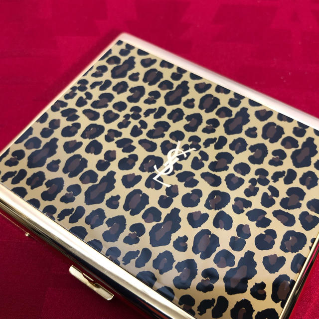 Yves Saint Laurent Beaute(イヴサンローランボーテ)のYSL イヴサンローラン レオパード柄 カードケース 正規品 レディースのファッション小物(名刺入れ/定期入れ)の商品写真