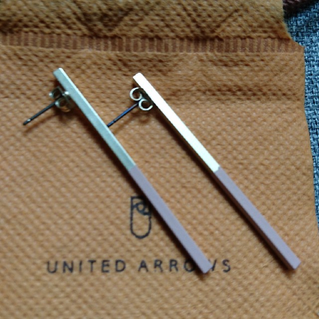 BEAUTY&YOUTH UNITED ARROWS(ビューティアンドユースユナイテッドアローズ)のbeauty&youth UNITED ARROWSツートーンバーピアス レディースのアクセサリー(ピアス)の商品写真