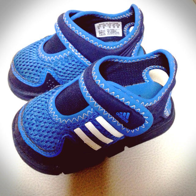 adidas(アディダス)のadidas babyサンダル キッズ/ベビー/マタニティのキッズ/ベビー/マタニティ その他(その他)の商品写真