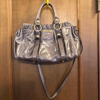 ミュウミュウ(miumiu)のミュウミュウ ハンドバッグ (ハンドバッグ)