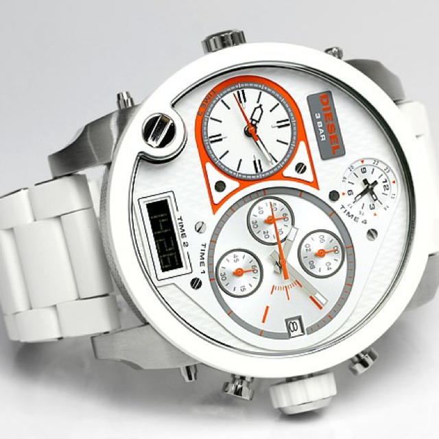 DIESEL(ディーゼル)の【新品】お手頃価格！大人気 DIESEL 腕時計 白 dz7277 ユニセックス メンズの時計(腕時計(アナログ))の商品写真