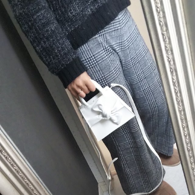 ZARA(ザラ)のZARA ホワイトミニショルダー  ポシェット   キッズ/ベビー/マタニティのこども用バッグ(ポシェット)の商品写真