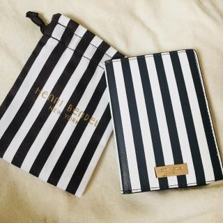 ヘンリベンデル(Henri Bendel)のヘンリベンデル パスポートケース(パスケース/IDカードホルダー)