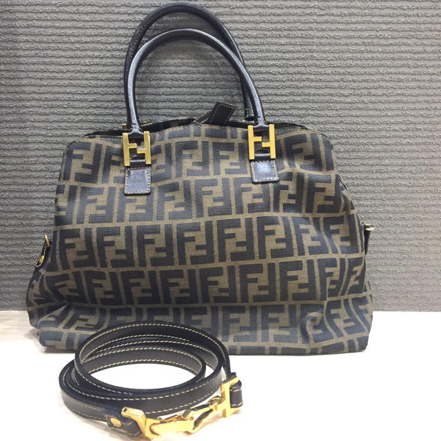 FENDI(フェンディ)の即購入OK! 未使用 フェンディ ズッカ柄 2way バッグ ハンドバッグ レディースのバッグ(ショルダーバッグ)の商品写真