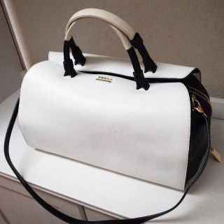 フルラ(Furla)の正規品☆最安値☆フルラ　2wayバッグ　ヴィーナス　バイカラー　メトロポリス(ハンドバッグ)