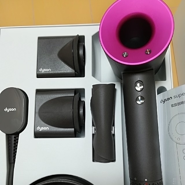 Dyson(ダイソン)のダイソン　Dyson Supersonic Ionic HD01 フューシャ スマホ/家電/カメラの美容/健康(ドライヤー)の商品写真