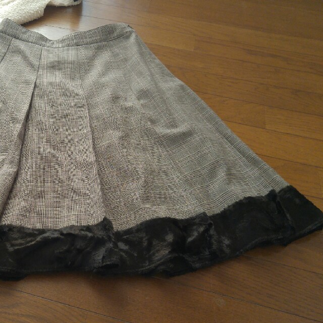 TOMORROWLAND(トゥモローランド)のキヨコタカセ ふんわりファー付きスカートプリーツグレンチェックコムサ・デ・モード レディースのスカート(ひざ丈スカート)の商品写真