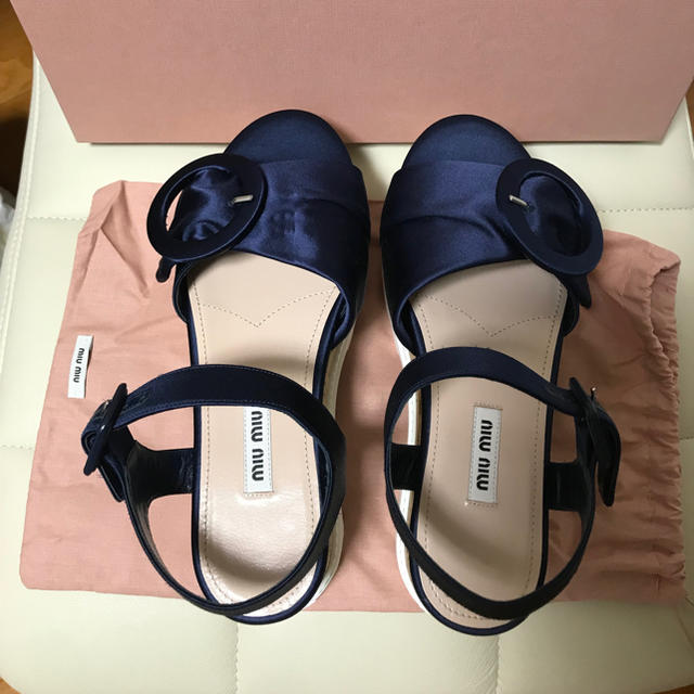 miumiu(ミュウミュウ)のMIUMIU厚底サンダル レディースの靴/シューズ(サンダル)の商品写真