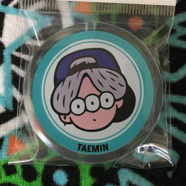 SHINee(シャイニー)のSHINee ピンバッジ テミン  エンタメ/ホビーのタレントグッズ(アイドルグッズ)の商品写真