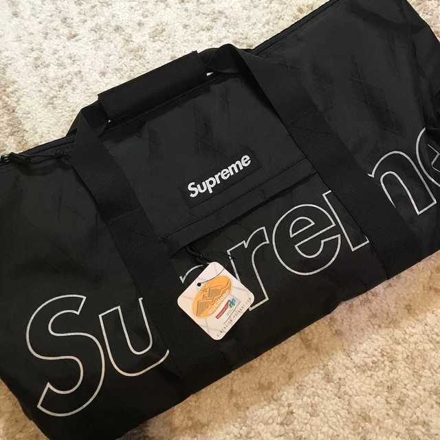 Supreme(シュプリーム)のSupreme 18FW Duffle Bag 黒 メンズのバッグ(ドラムバッグ)の商品写真