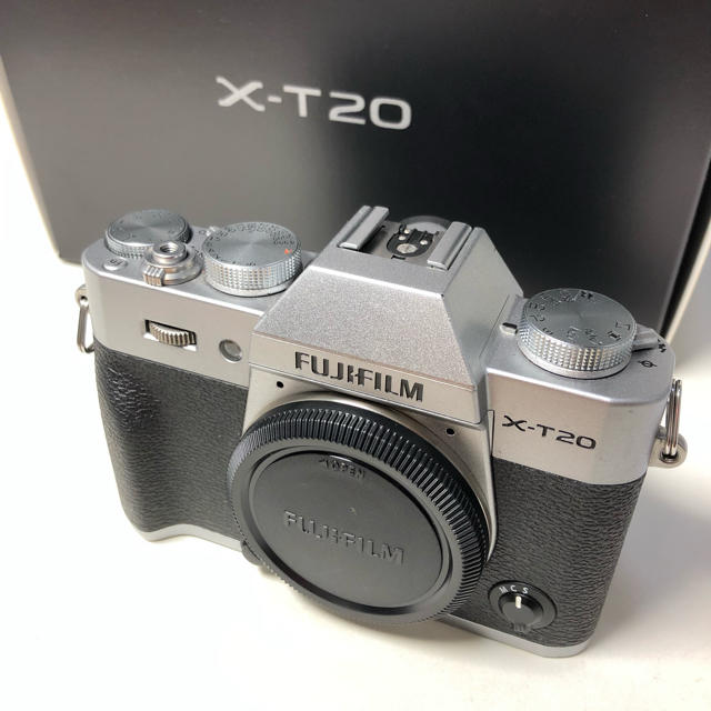 FUJI FILM X−T20 X-T20 シルバーミラーレス一眼