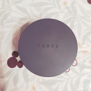 スリー(THREE)のTHREE アルティメイトダイアフェネス ルースパウダー 01グロー(フェイスパウダー)