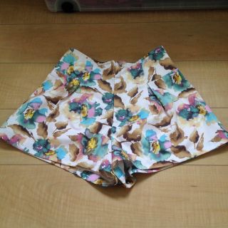 ココディール(COCO DEAL)の花柄ショートパンツ☆(ショートパンツ)