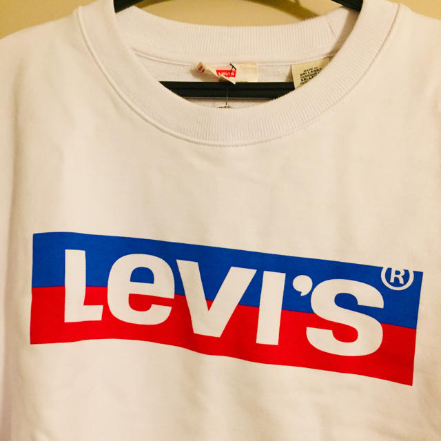 Levi's(リーバイス)の値下げ★ LeVI'S 新品タグ付 ショート丈 スウェット レディースのトップス(トレーナー/スウェット)の商品写真