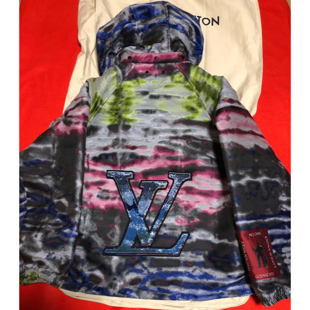 LOUIS VUITTON(ルイヴィトン)のパッチグラフィックウィンドブレーカー メンズのジャケット/アウター(その他)の商品写真