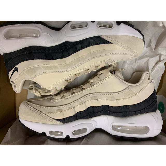 NIKE(ナイキ)の【新品】NIKE WOMENS AIR MAX 95 PRM  レディースの靴/シューズ(スニーカー)の商品写真