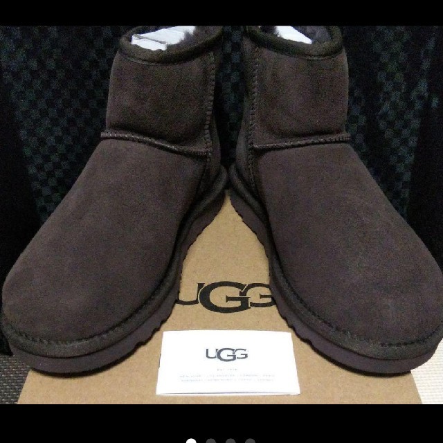 SALE！！【新品】UGG クラシックミニⅱブーツ（チョコレート:約24cm）靴/シューズ