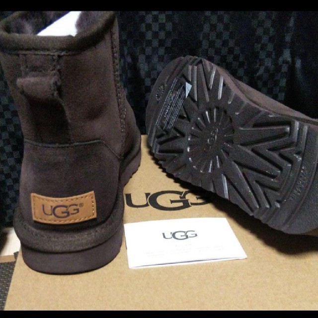 SALE！！【新品】UGG クラシックミニⅱブーツ（チョコレート:約24cm）靴/シューズ