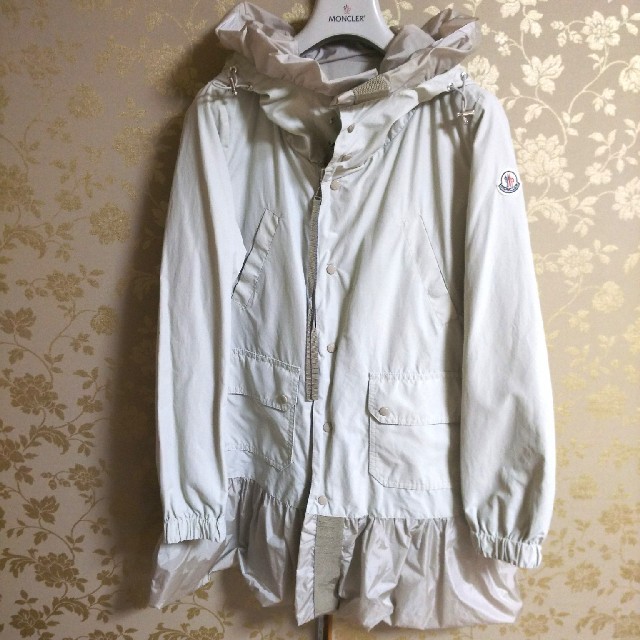 MONCLER(モンクレール)の専用出品☆美品  モンクレール  S   YUKI  size0 レディースのジャケット/アウター(スプリングコート)の商品写真